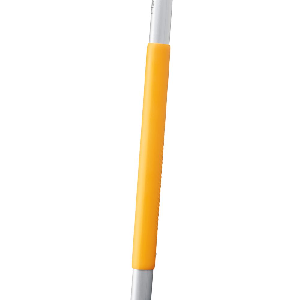 Fiskars X-Series lumentyönnin teleskooppivarrella