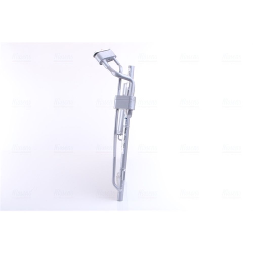 Ilmastointilaitteen lauhdutin 30-03958