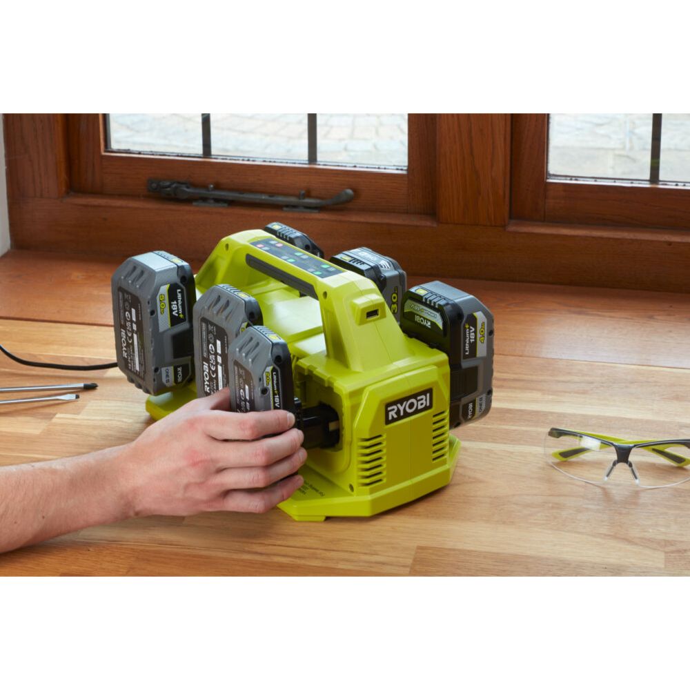Ryobi ONE+ 6 pordiga laadija, RC18640