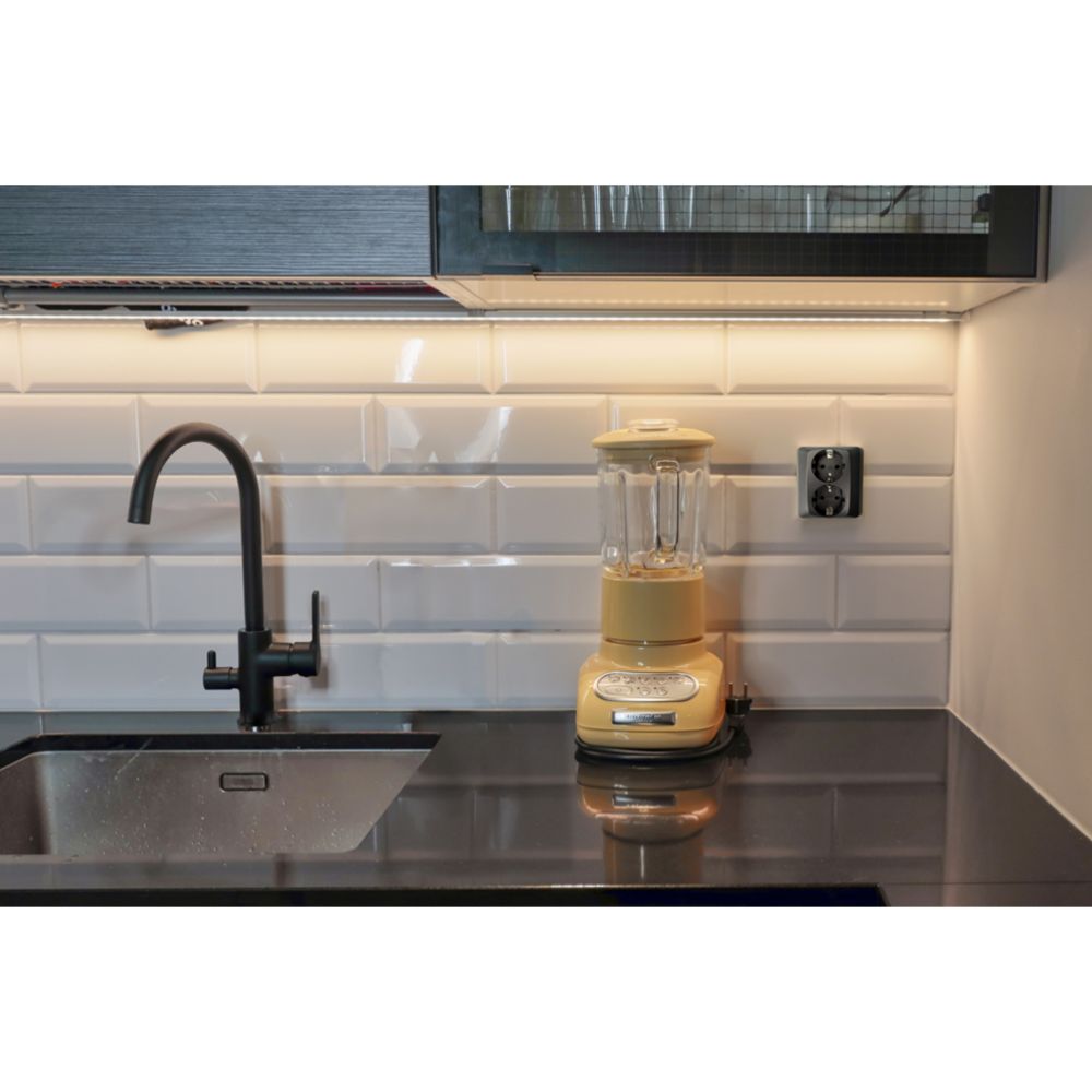 Harju Korte keittiöhana pesukoneliitännällä musta