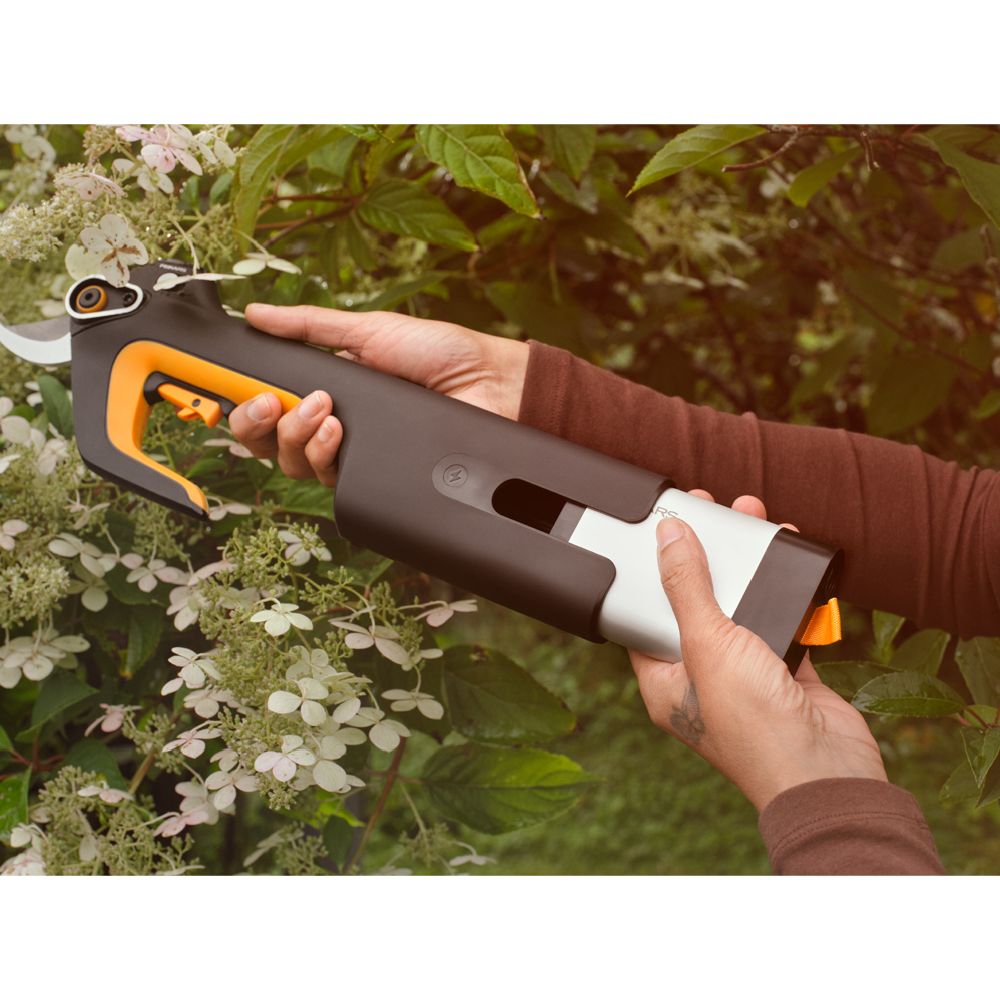 Fiskars akku 4 Ah 2 kpl setti