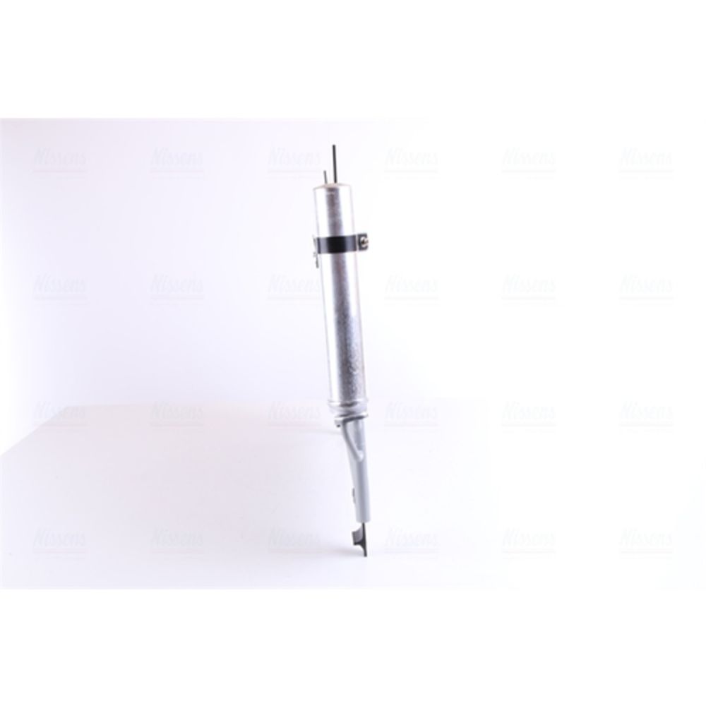 Ilmastointilaitteen lauhdutin 30-03657