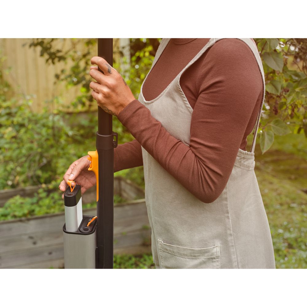 Fiskars akku 4 Ah 2 kpl setti