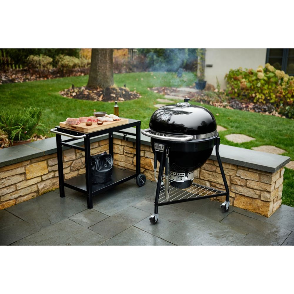 Weber Summit Kamado E6‭ grill