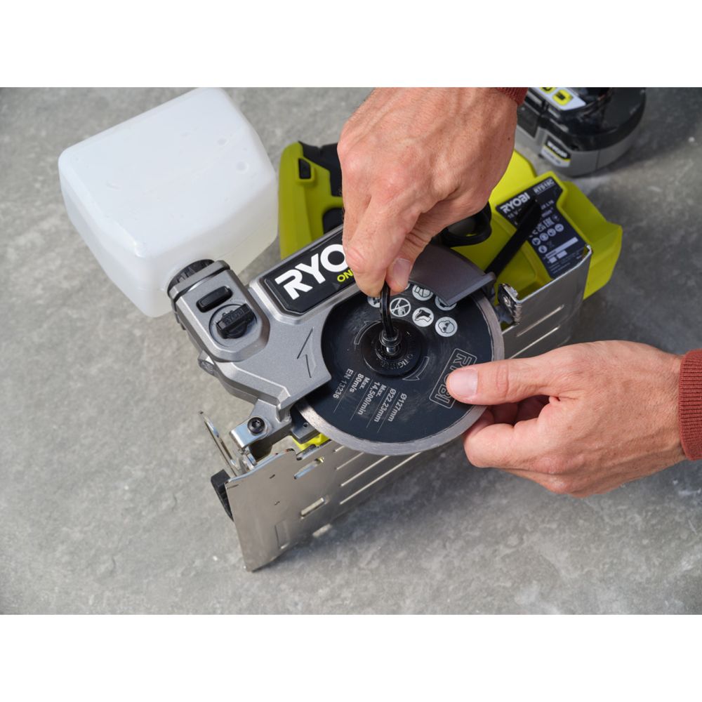 Ryobi ONE+ kakelsåg RTS18C-0 utan batteri