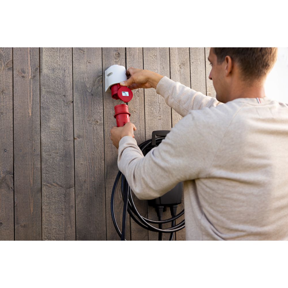 CTEK Njord Go laddbox för elbil, med väggfäste 11 kW