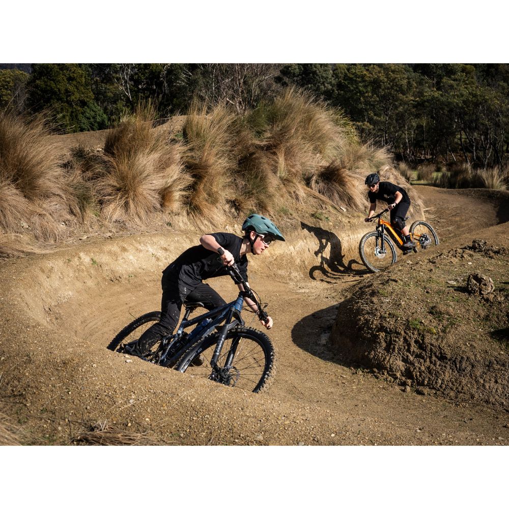 Lazer Lupo KinetiCore Matte Black Uni jalgrattakiiver, 54—61 cm
