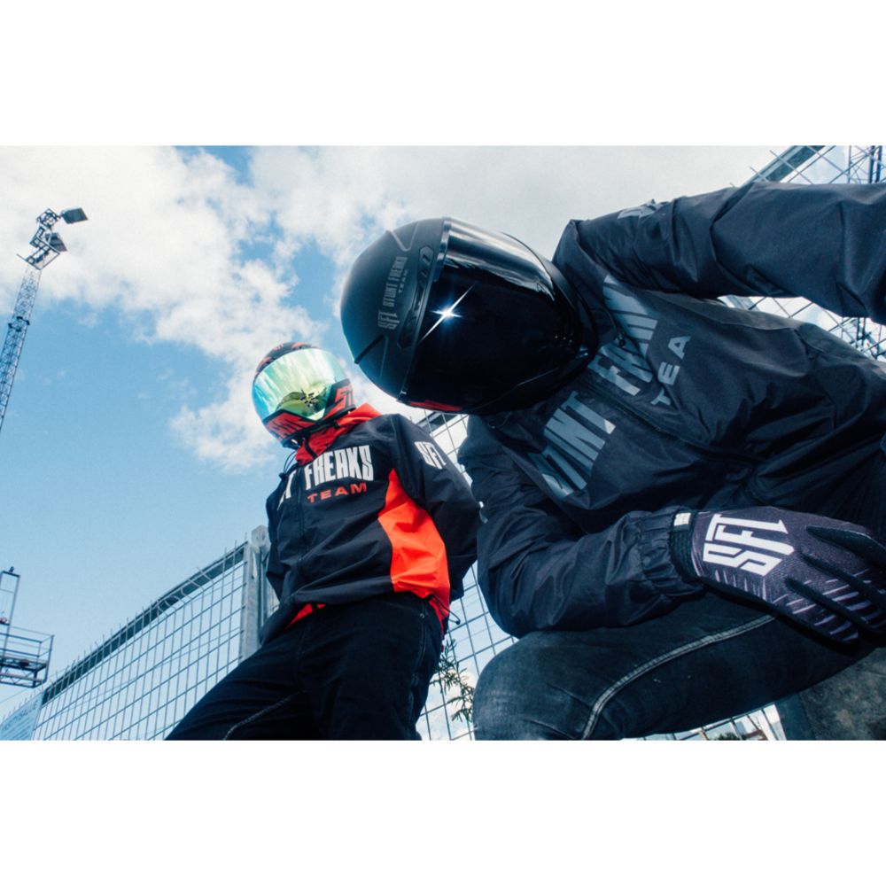 Stunt Freaks Team Flatout moottoripyöräkypärä punainen S