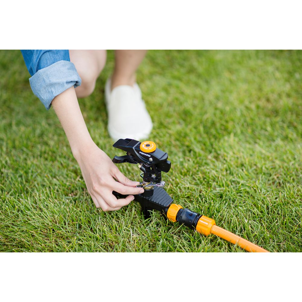 Fiskars sektorvihmuti metall ratastega
