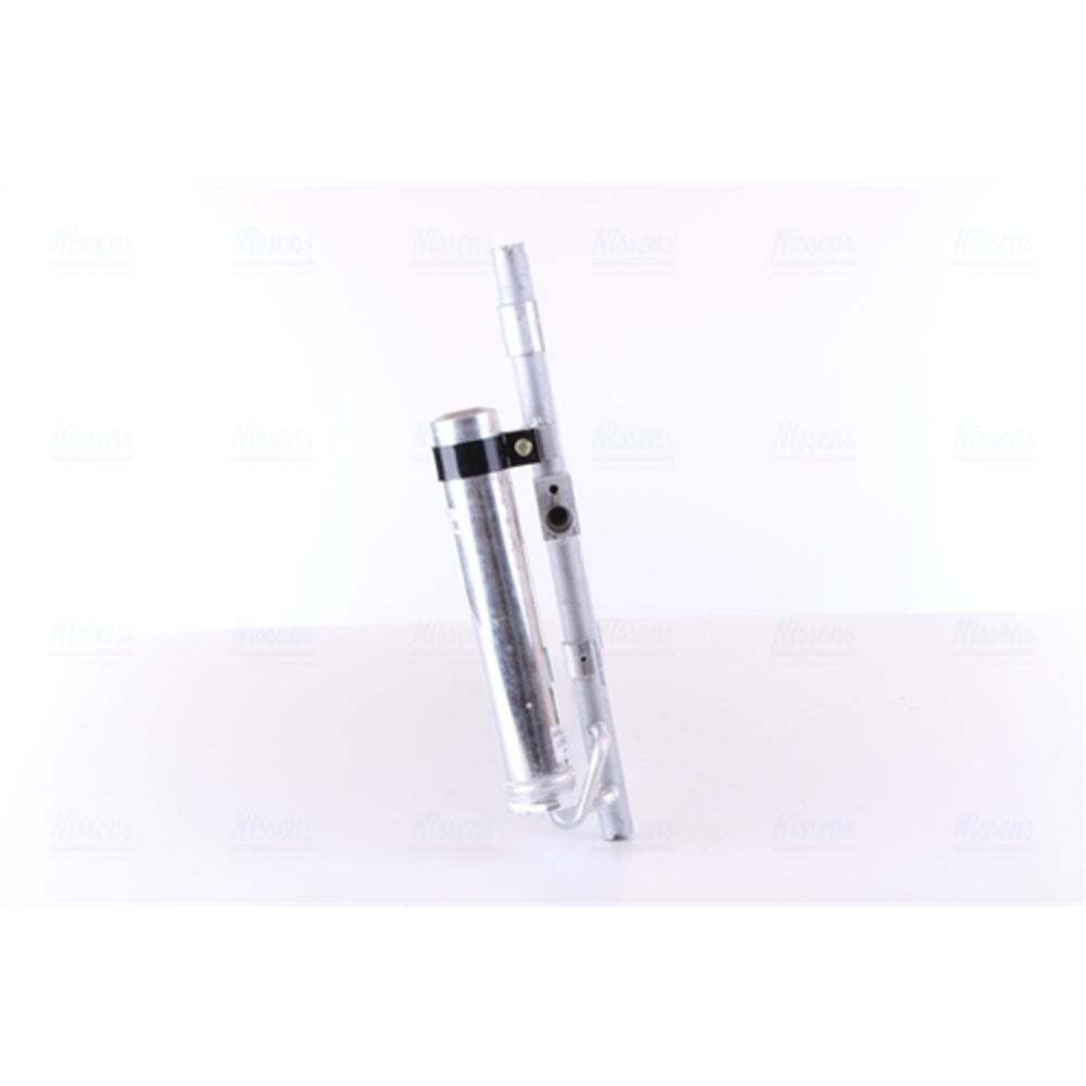 Ilmastointilaitteen lauhdutin 30-04597