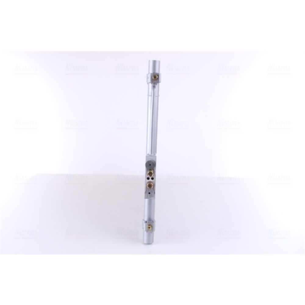 Ilmastointilaitteen lauhdutin 30-00372