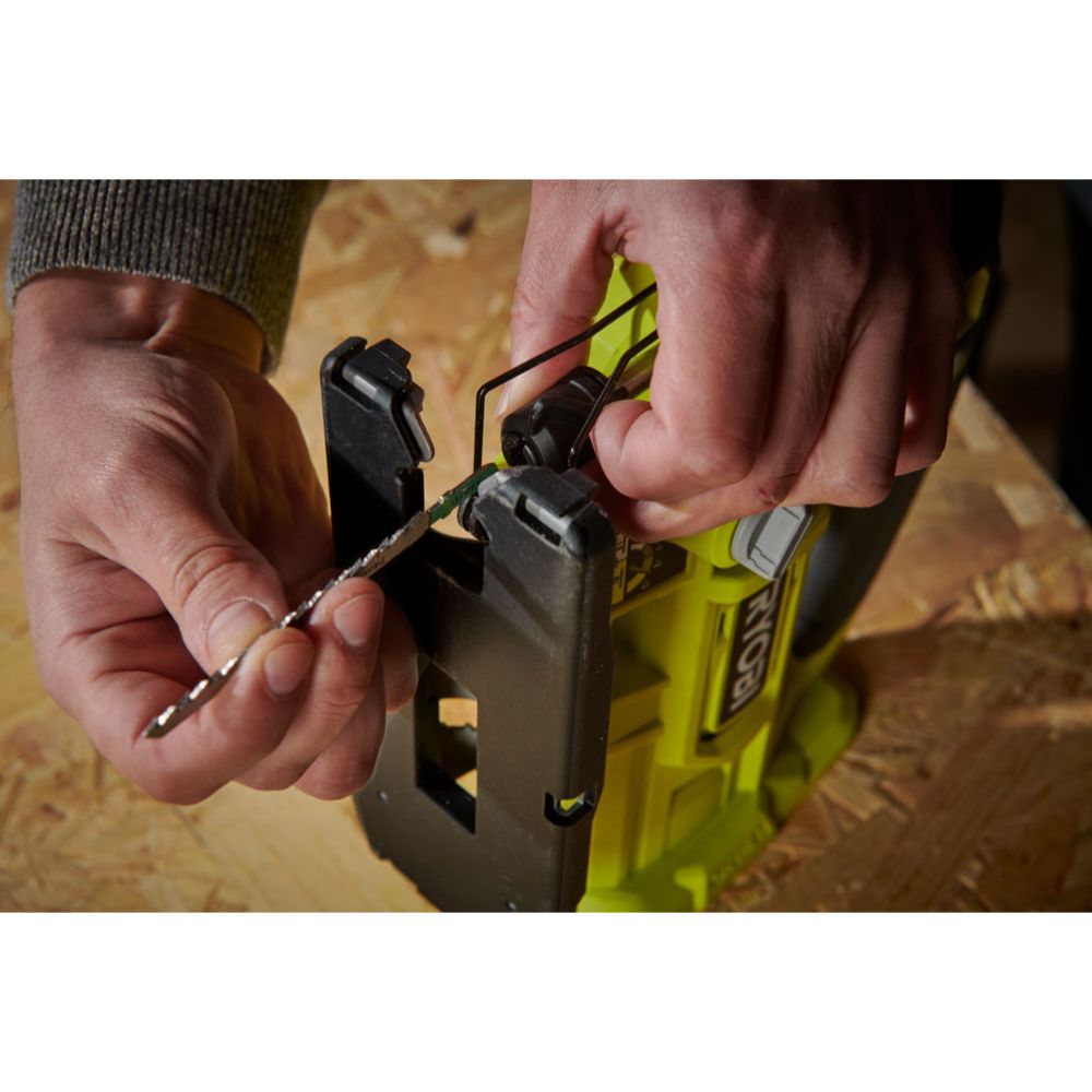 Ryobi ONE+ akutikksaag, RJS18-0 korpus
