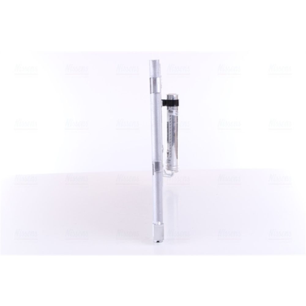 Ilmastointilaitteen lauhdutin 30-04597