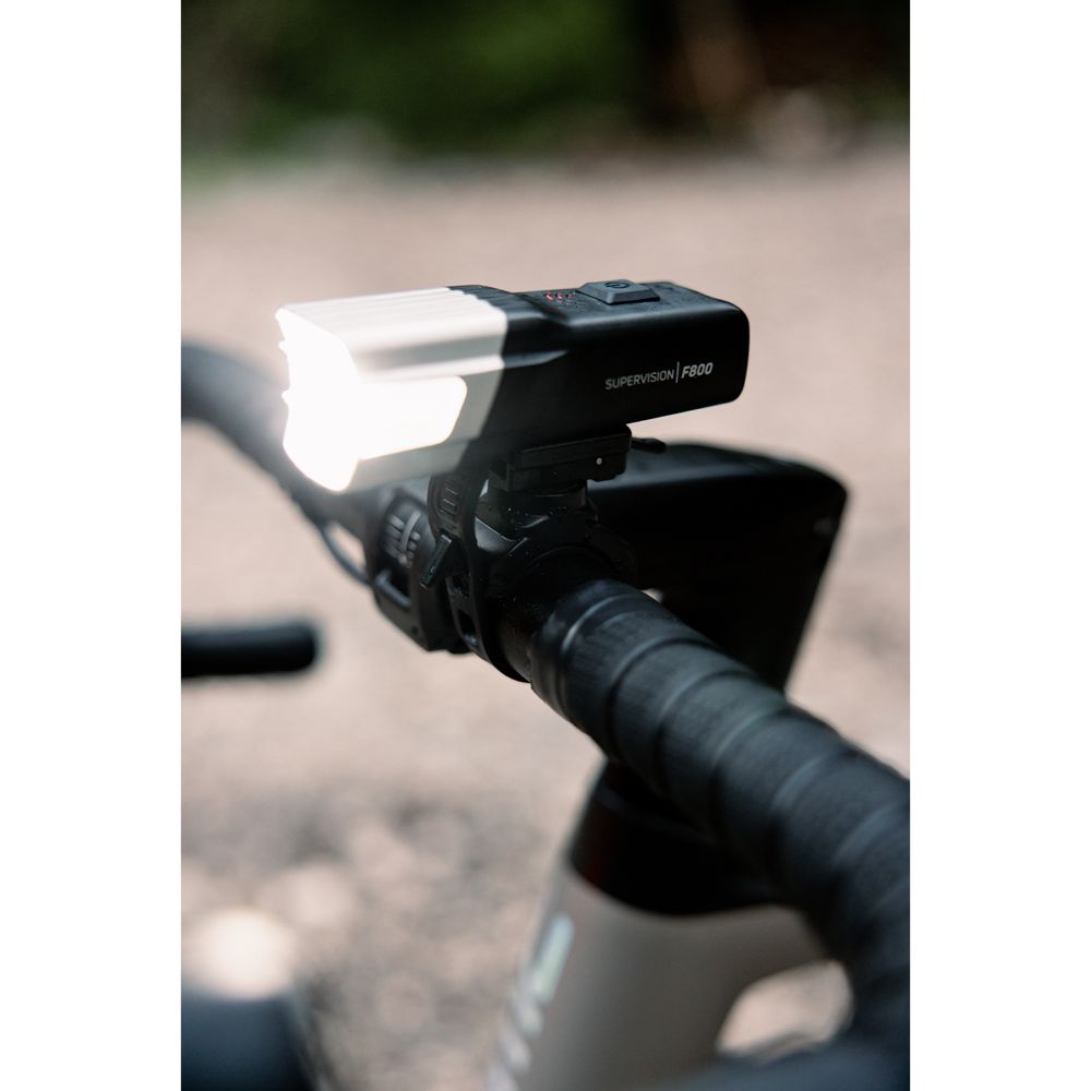 Zefal Supervision F800 cykellampa fram med USB-laddning