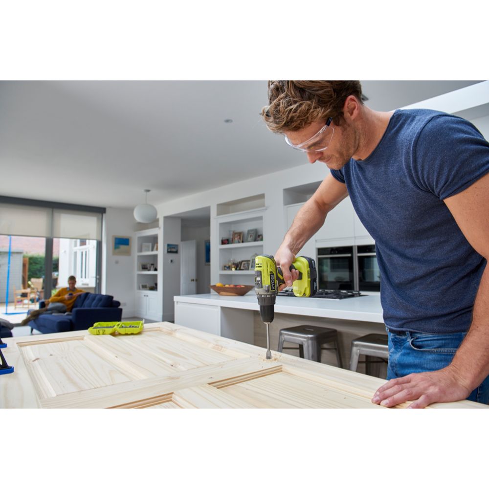 Ryobi ONE+ akkuporakone R18DD3-2415BSA31 (1,5 Ah & 4,0 Ah)