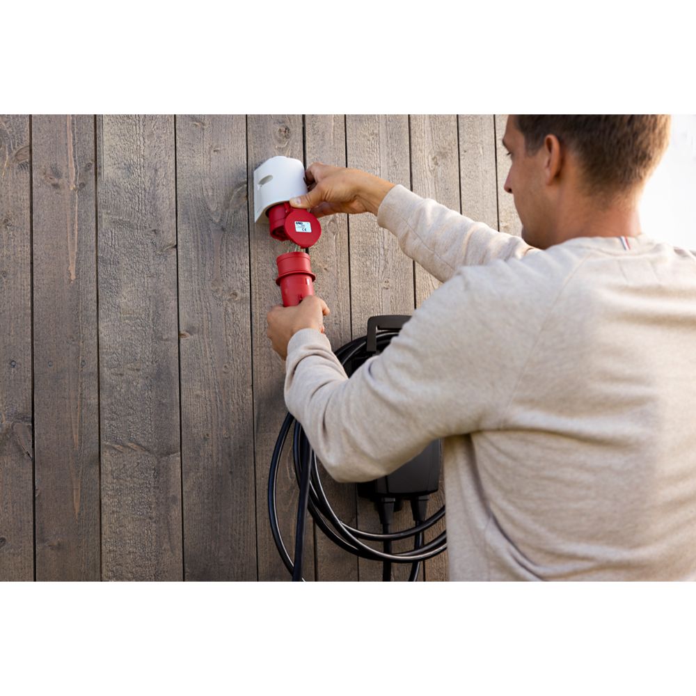 CTEK Njord Go sähköauton latausasema seinätelineellä 11 kW