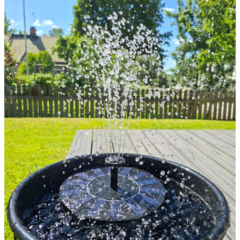 Tarmo solar purskkaev ujuvad