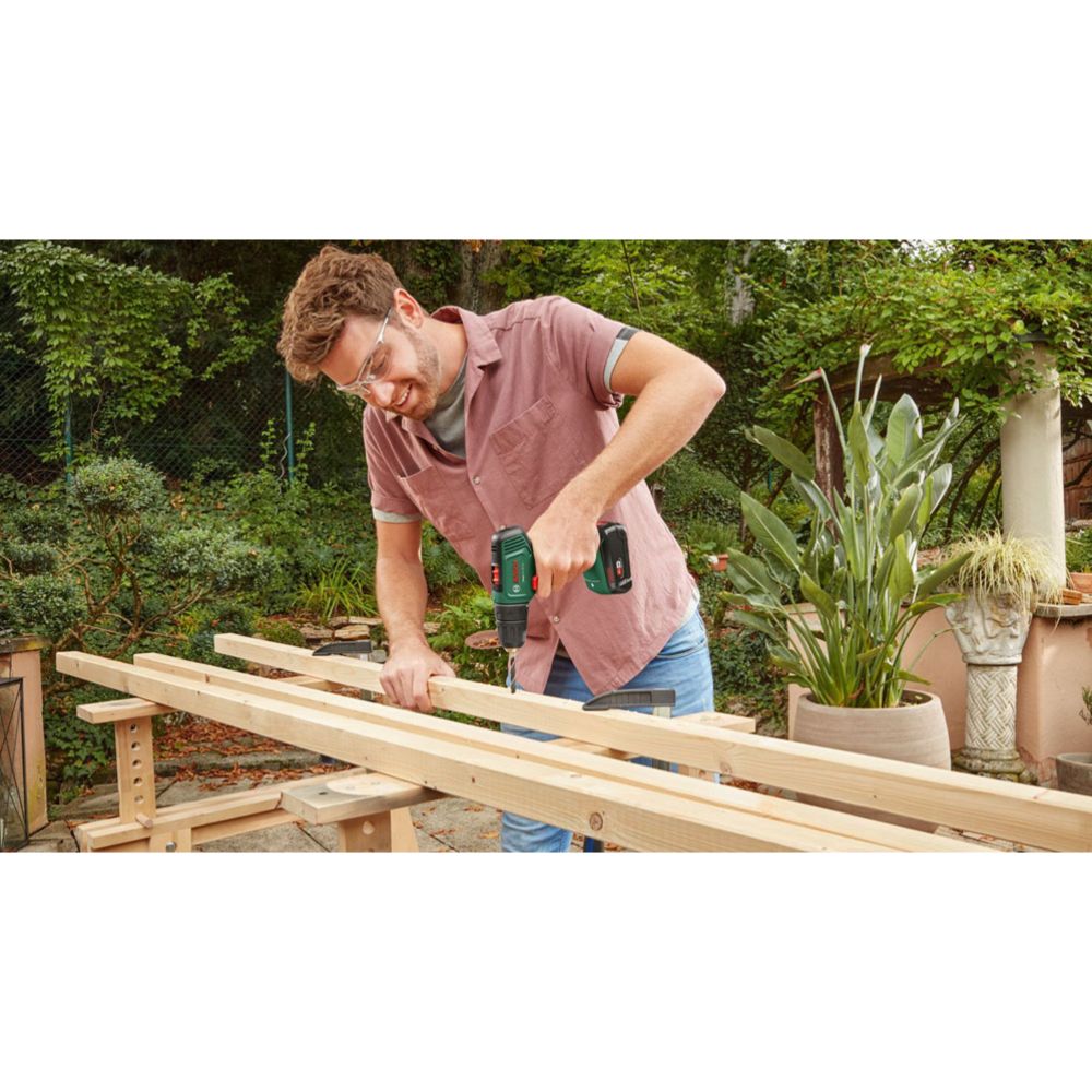 Bosch EasyDrill 18V-38 borrmaskin med väska och 2,0 Ah batteri
