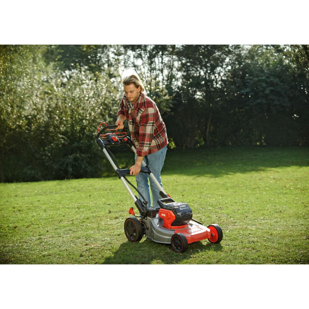 SKIL gräsklippare självgående 46 cm 0150 BA (2 x 4,0 Ah)