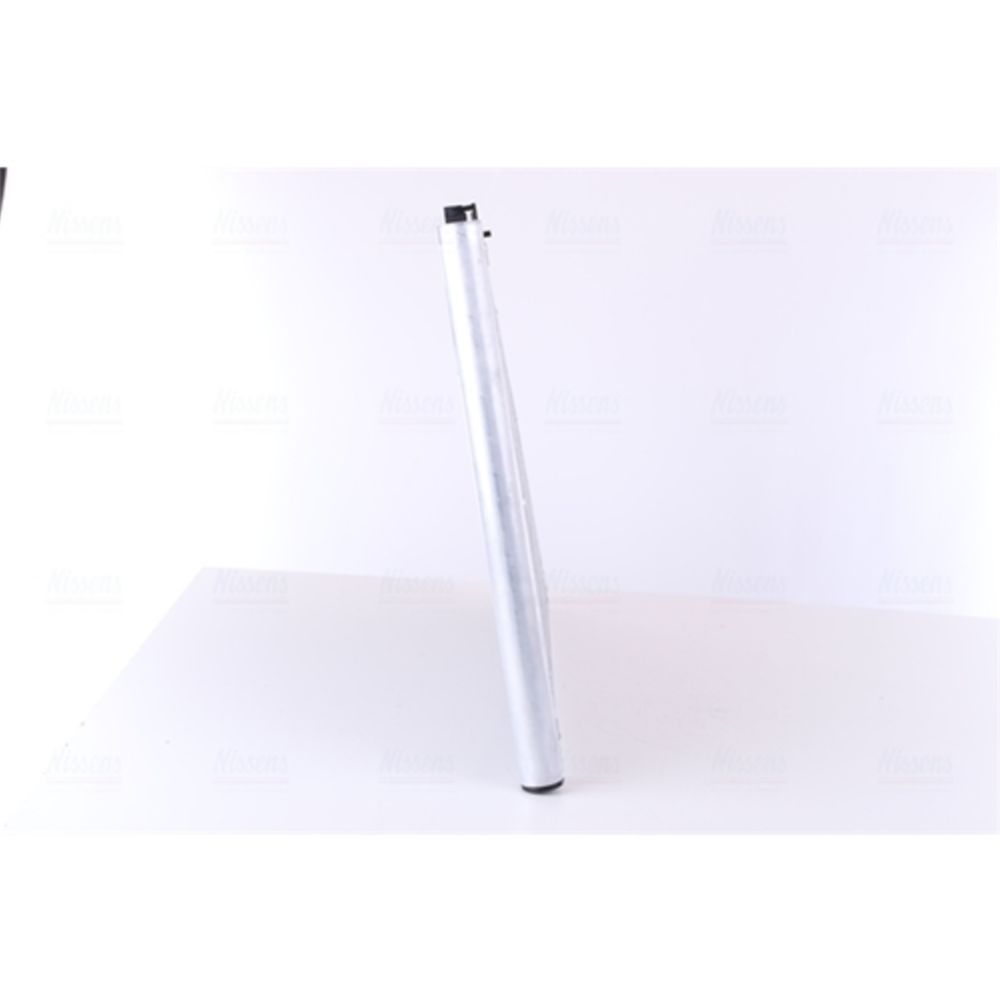 Ilmastointilaitteen lauhdutin 30-03982