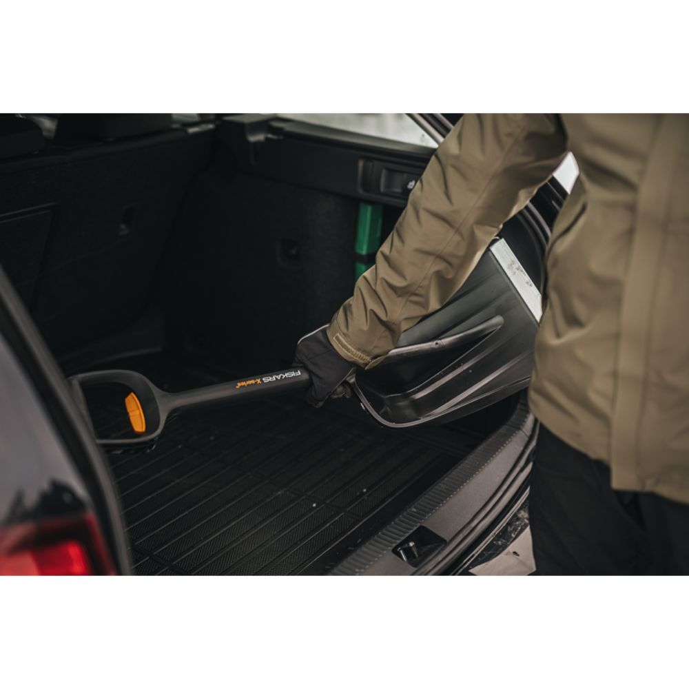 Fiskars X-series autolumilapio teleskooppivarrella