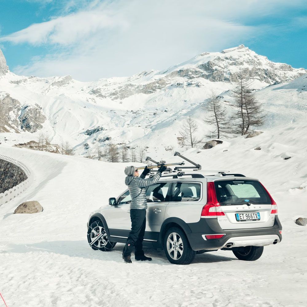 Thule SnowPack M suusahoidik 4 suusapaarile must