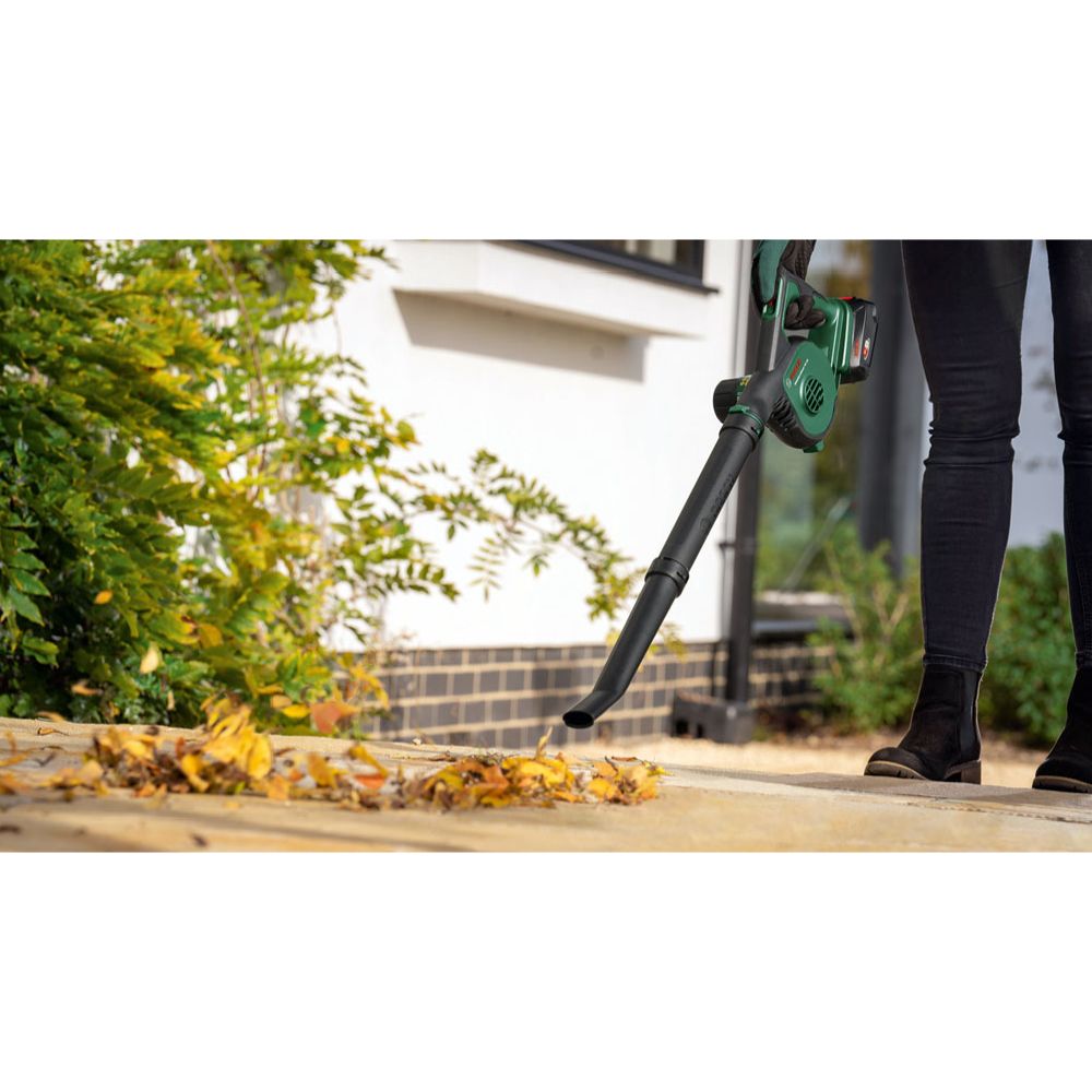 Bosch UniversalLeafBlower 18V-130 akkupuhallin Solo