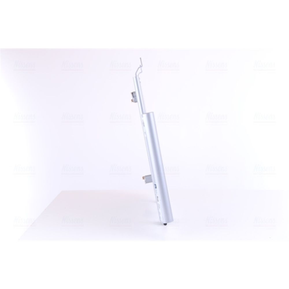 Ilmastointilaitteen lauhdutin 30-03981