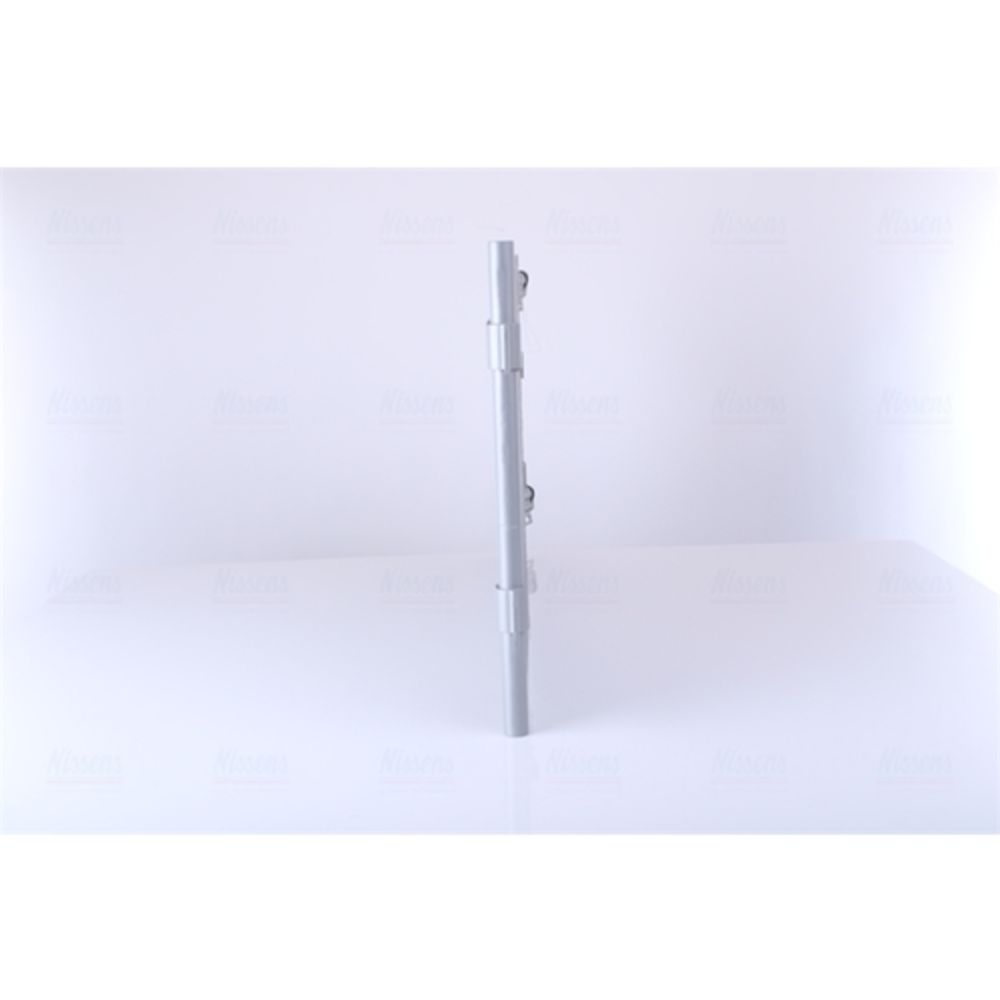 Ilmastointilaitteen lauhdutin 30-04048