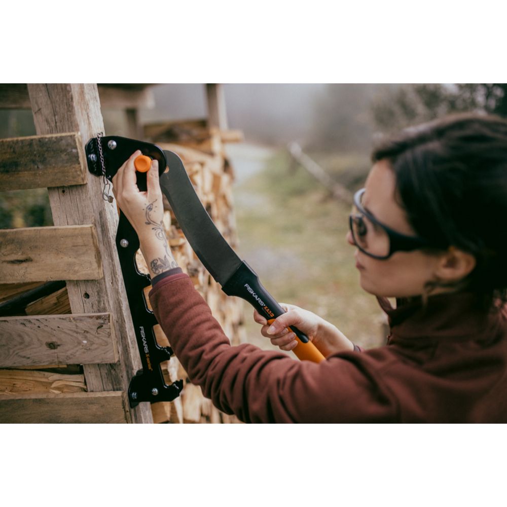 Fiskars X-Series seinale kinnitatav tulehakatise kiin