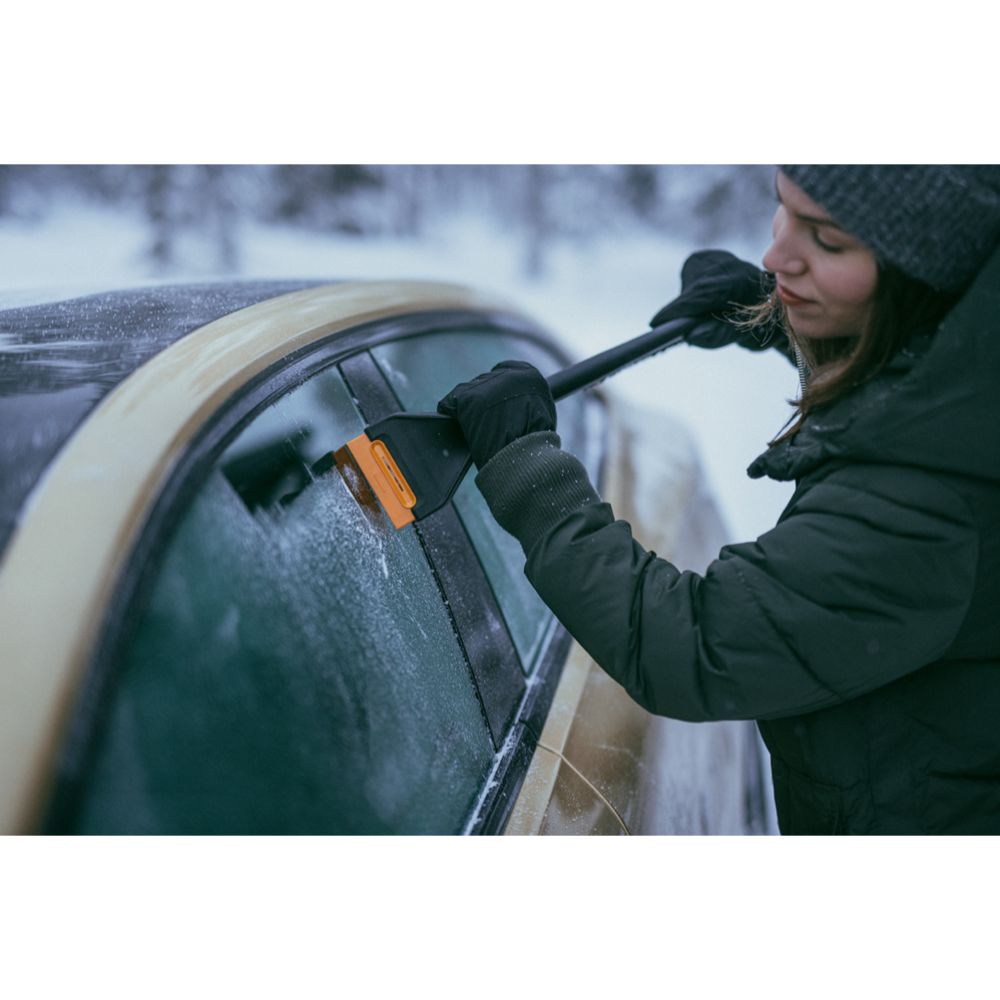 Fiskars Solid Lumiharja ja jääraappa