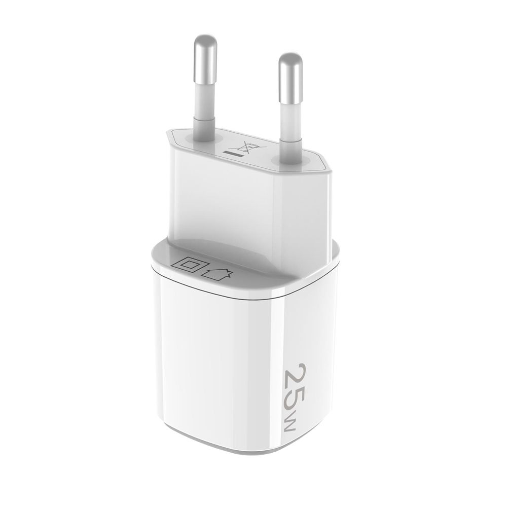 Celly seinakontaktiga USB-A + USB-C 25 W laadija