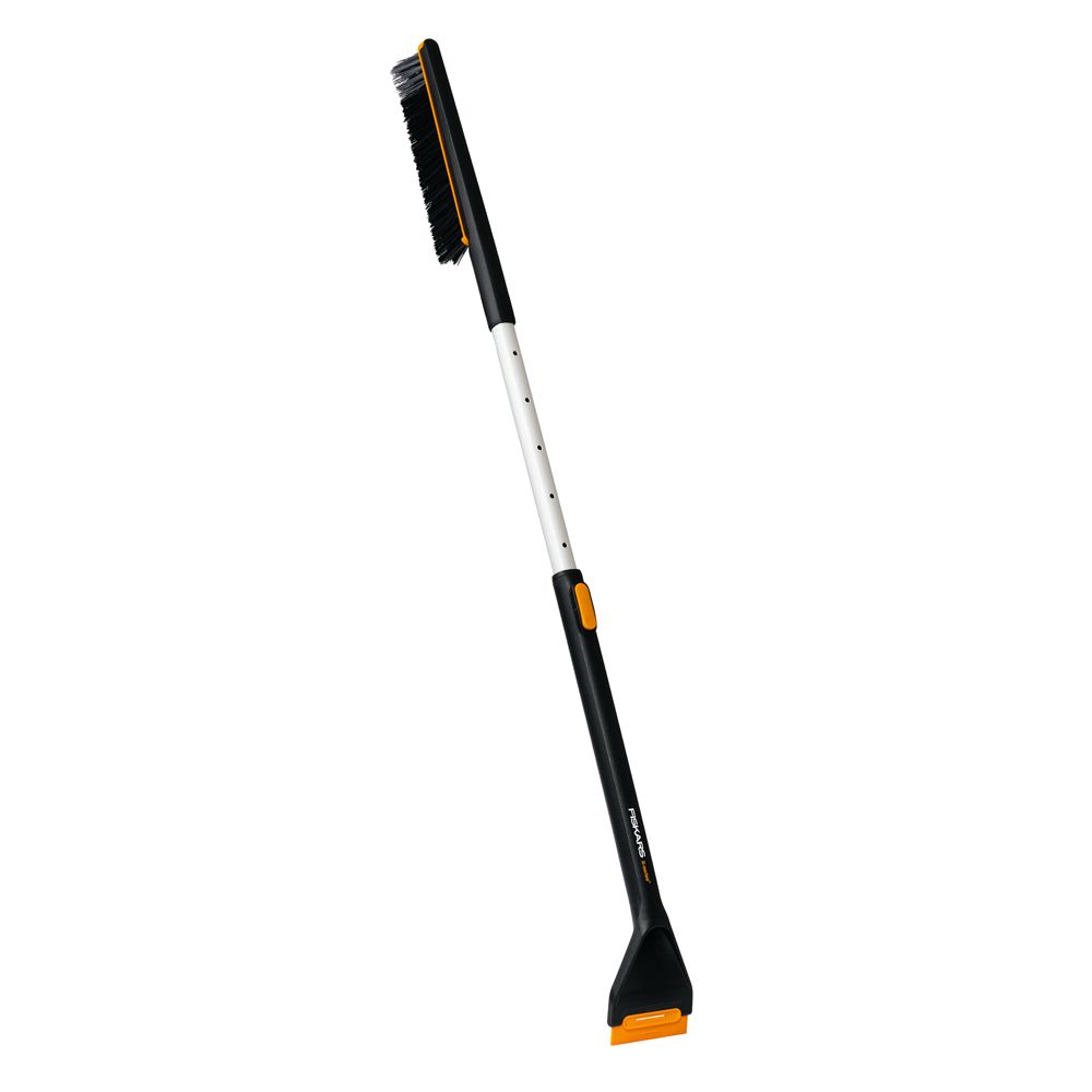 Fiskars X-series-lumiharja ja jääraappa teleskooppivarrella