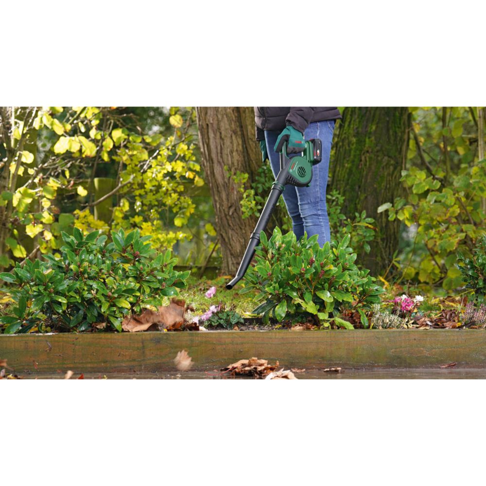 Bosch UniversalLeafBlower 18V-130 akkulehtipuhallin Solo