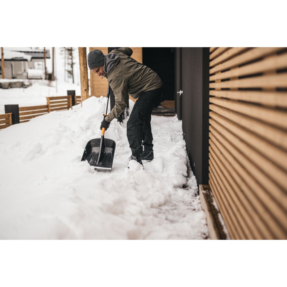 Fiskars X-series lumilapio teleskooppivarrella