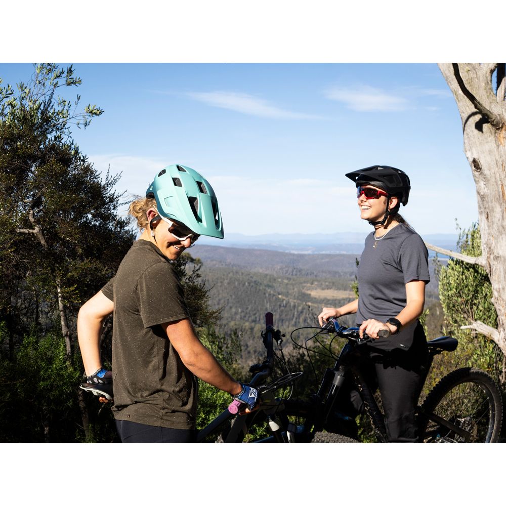 Lazer Finch KinetiCore Matte Black jalgrattakiiver, 50-56 cm