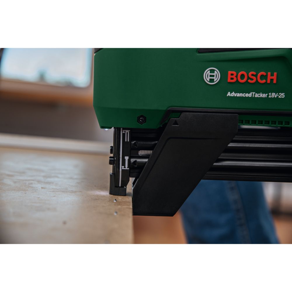 Bosch AdvancedTacker akkuyhdistelmänaulain 18V runko