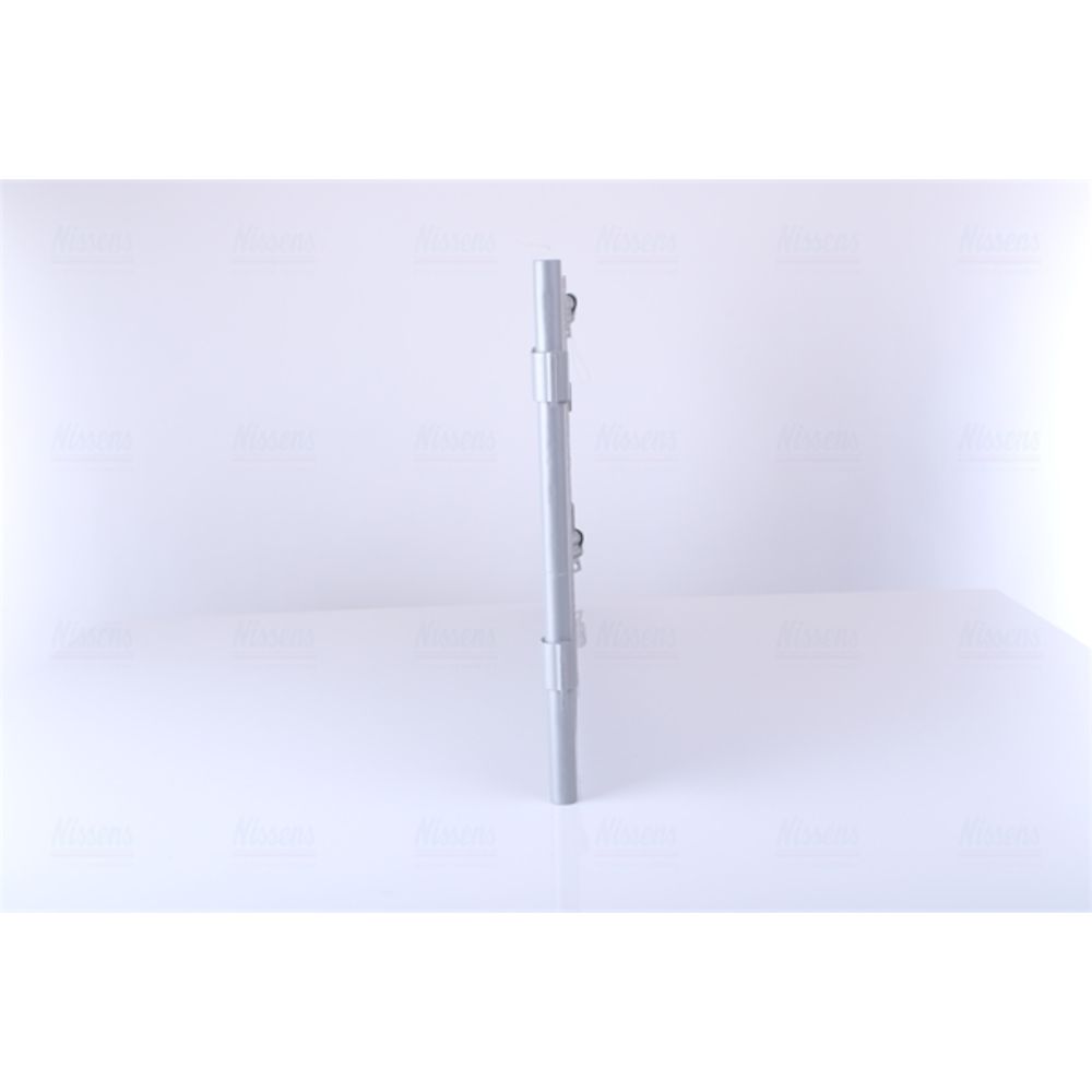 Ilmastointilaitteen lauhdutin 30-04048