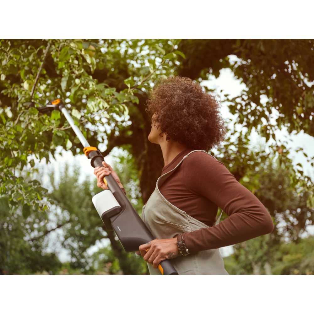 Fiskars batteridriven grensax utan batteri