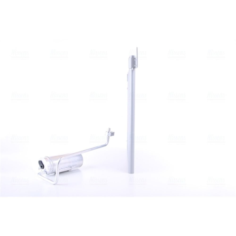 Ilmastointilaitteen lauhdutin 30-04690