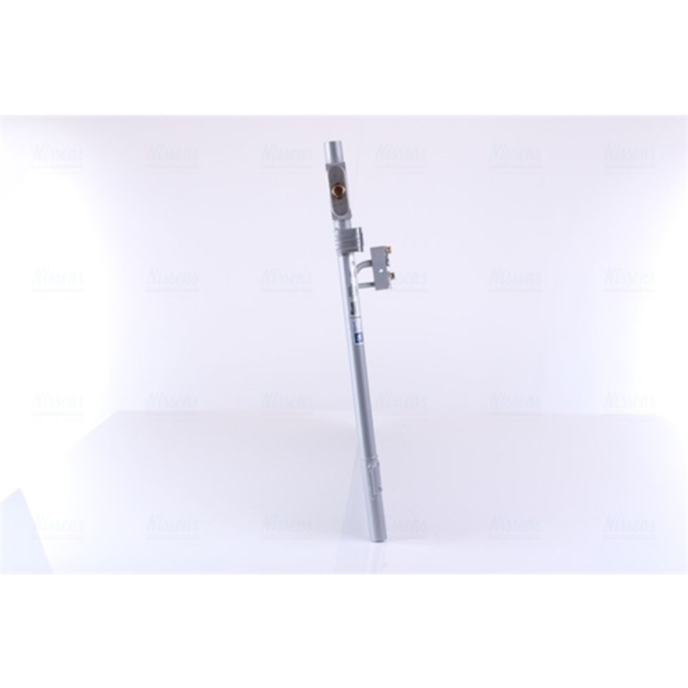 Ilmastointilaitteen lauhdutin 30-04052