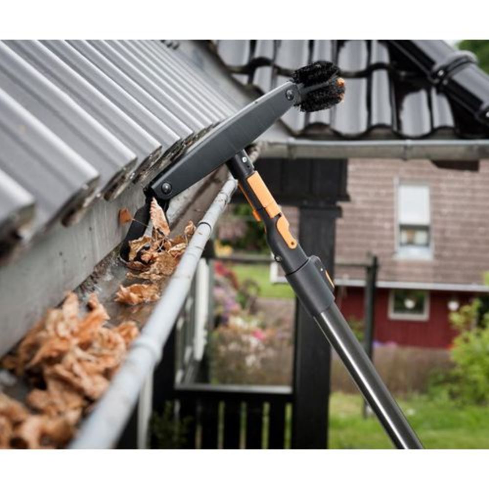 Fiskars QuikFit räystäskourun puhdistaja + teleskooppivarsi L