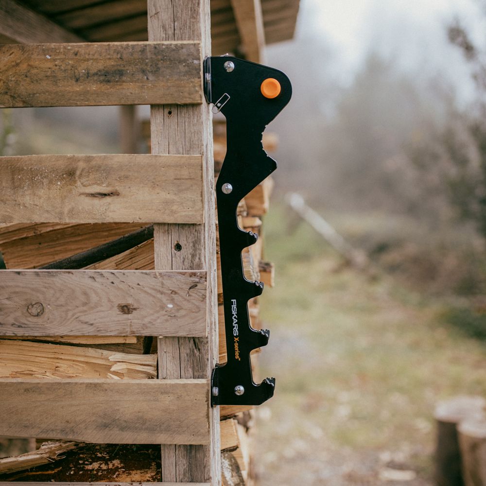 Fiskars X-Series seinäteline sytykkeenhalkaisijalle