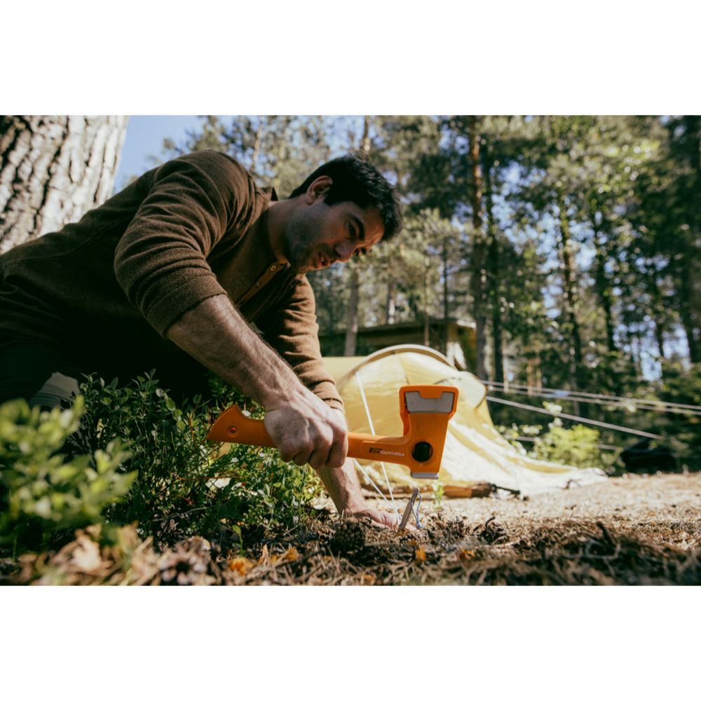 Fiskars X13 matkakirves ja teritaja