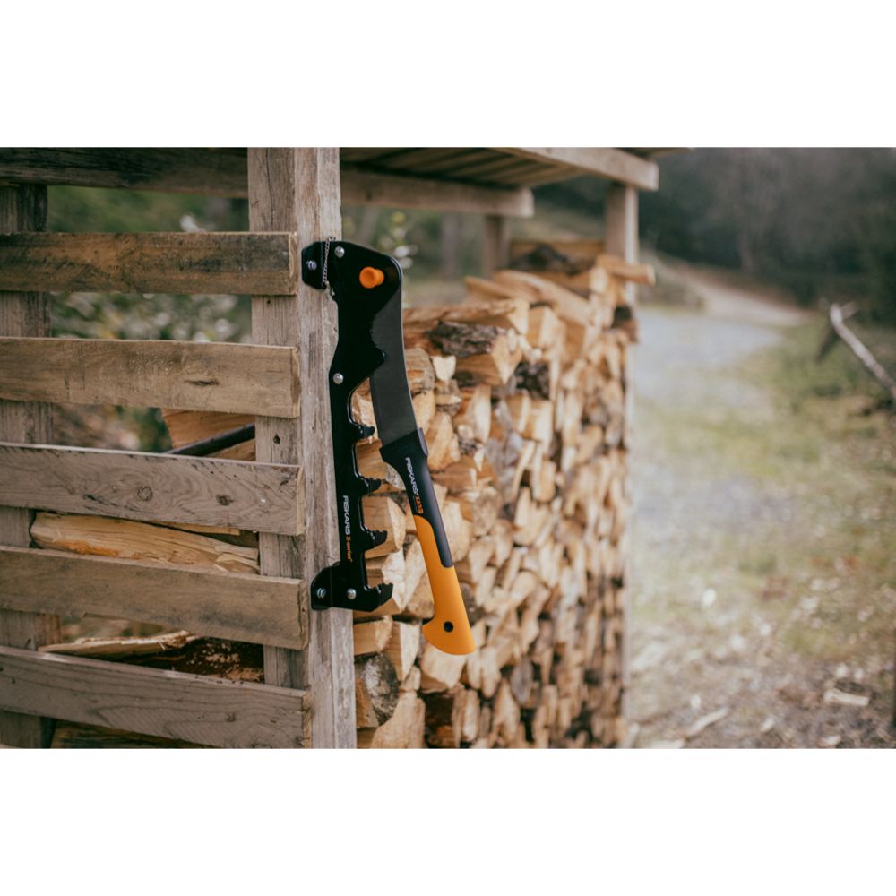 Fiskars X-Series seinale kinnitatav tulehakatise kiin