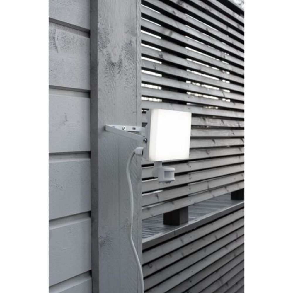 Airam Airflood LED-valonheitin liiketunnistimella 30W valkoinen