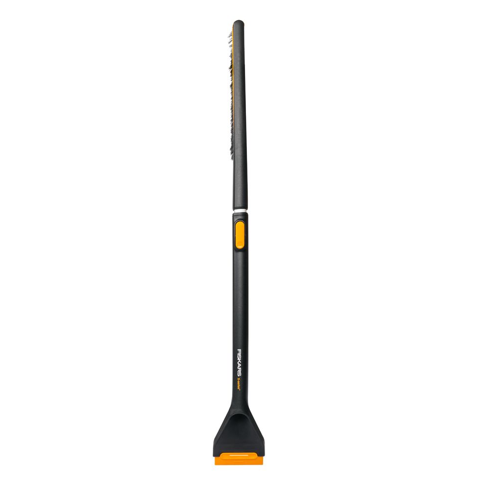 Fiskars X-series-lumiharja ja jääraappa teleskooppivarrella